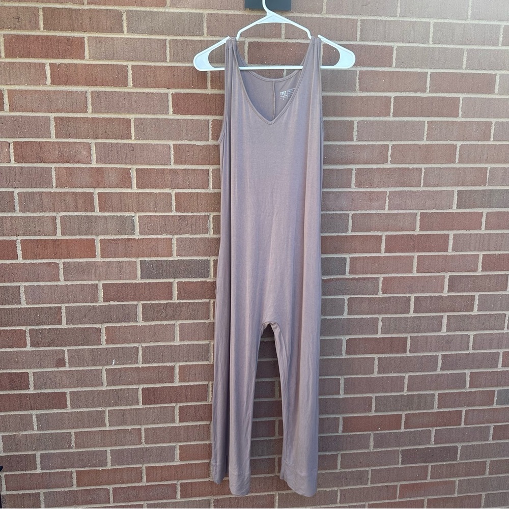 Albion Yes Please jumpsuit in taupe color Size Small - Picture 3 of 8
